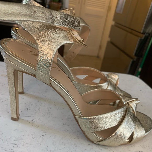 Gold shoes - Picture 2 of 2